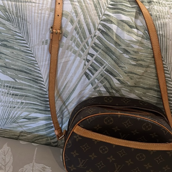 Louis Vuitton Blois Crossbody Bag-like new - Picture 7 of 10